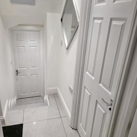Apartmán Fancy Basement Flat A Londýn Exteriér fotografie