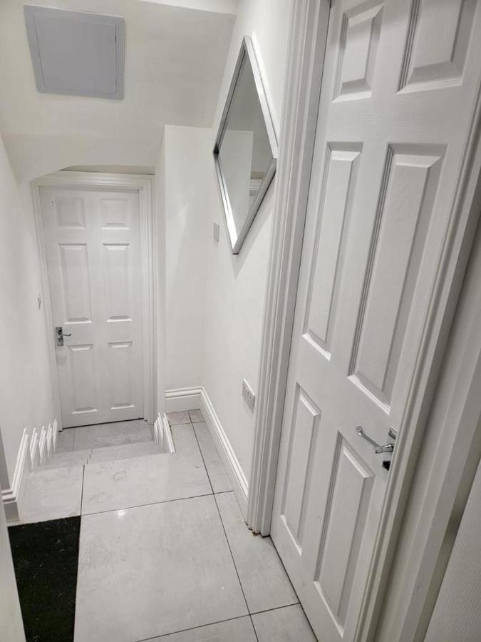 Apartmán Fancy Basement Flat A Londýn Exteriér fotografie