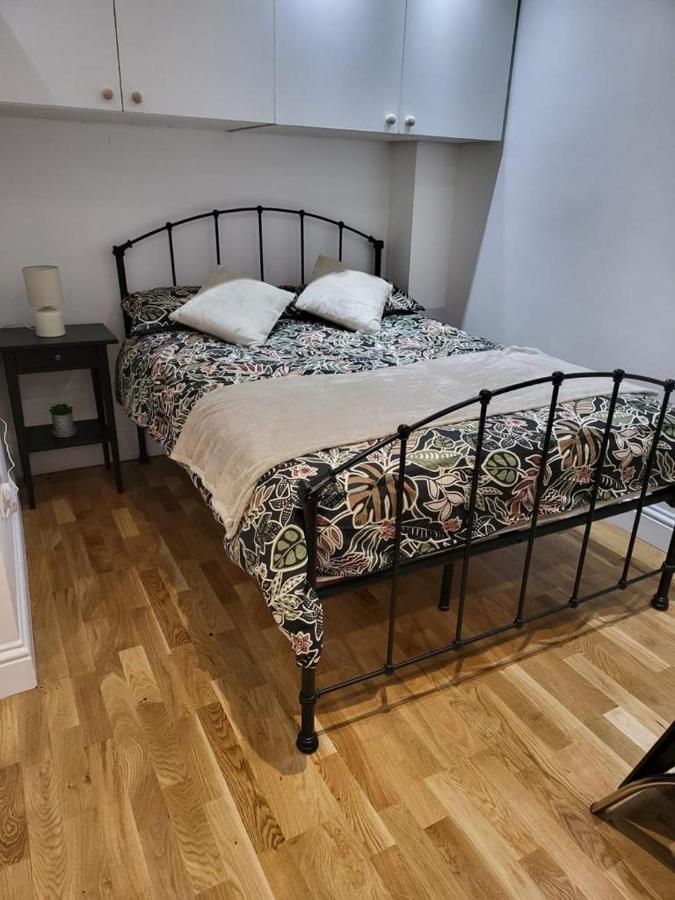 Apartmán Fancy Basement Flat A Londýn Exteriér fotografie